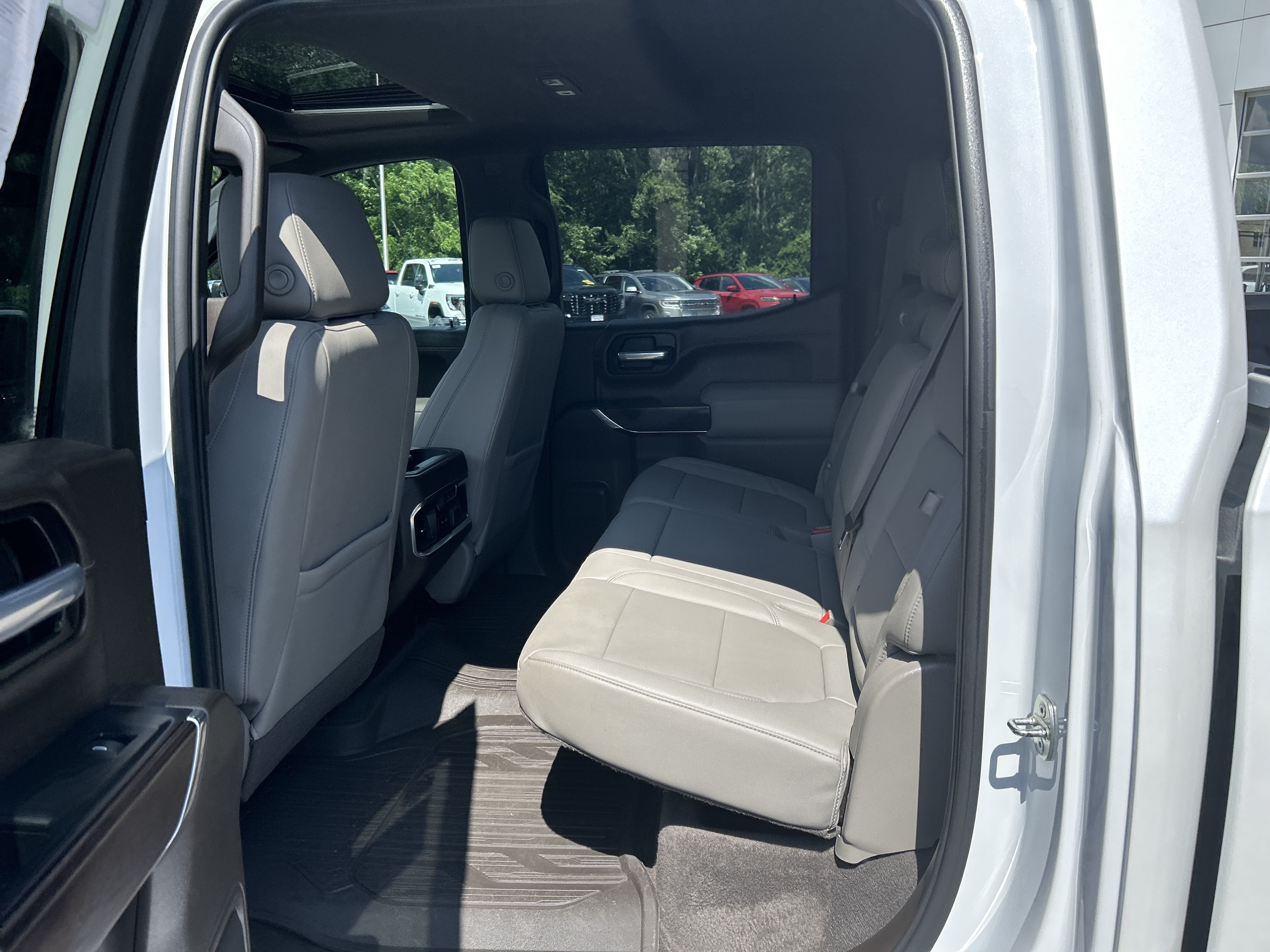 Used 2021 GMC Sierra 1500 SLT w/ SLT Premium Plus Package AWD/4WD image 27