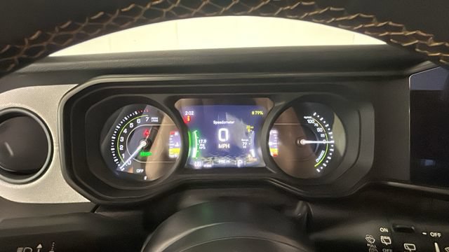 Used 2024 Jeep Wrangler Unlimited w/ Convenience Group AWD/4WD image 16