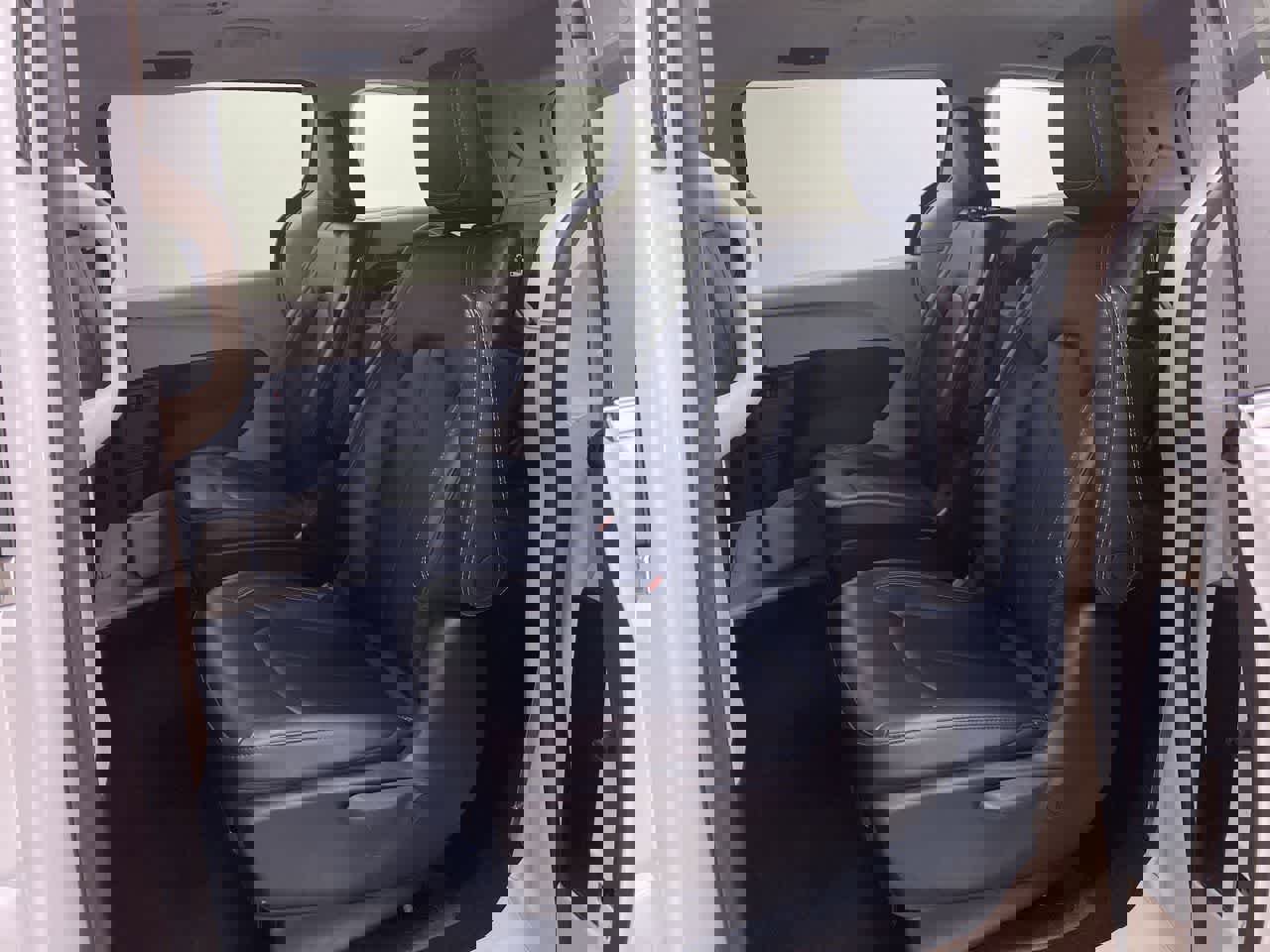 Used 2024 Chrysler Pacifica Select image 17