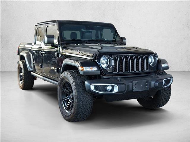 Used 2025 Jeep Gladiator Sport image 3