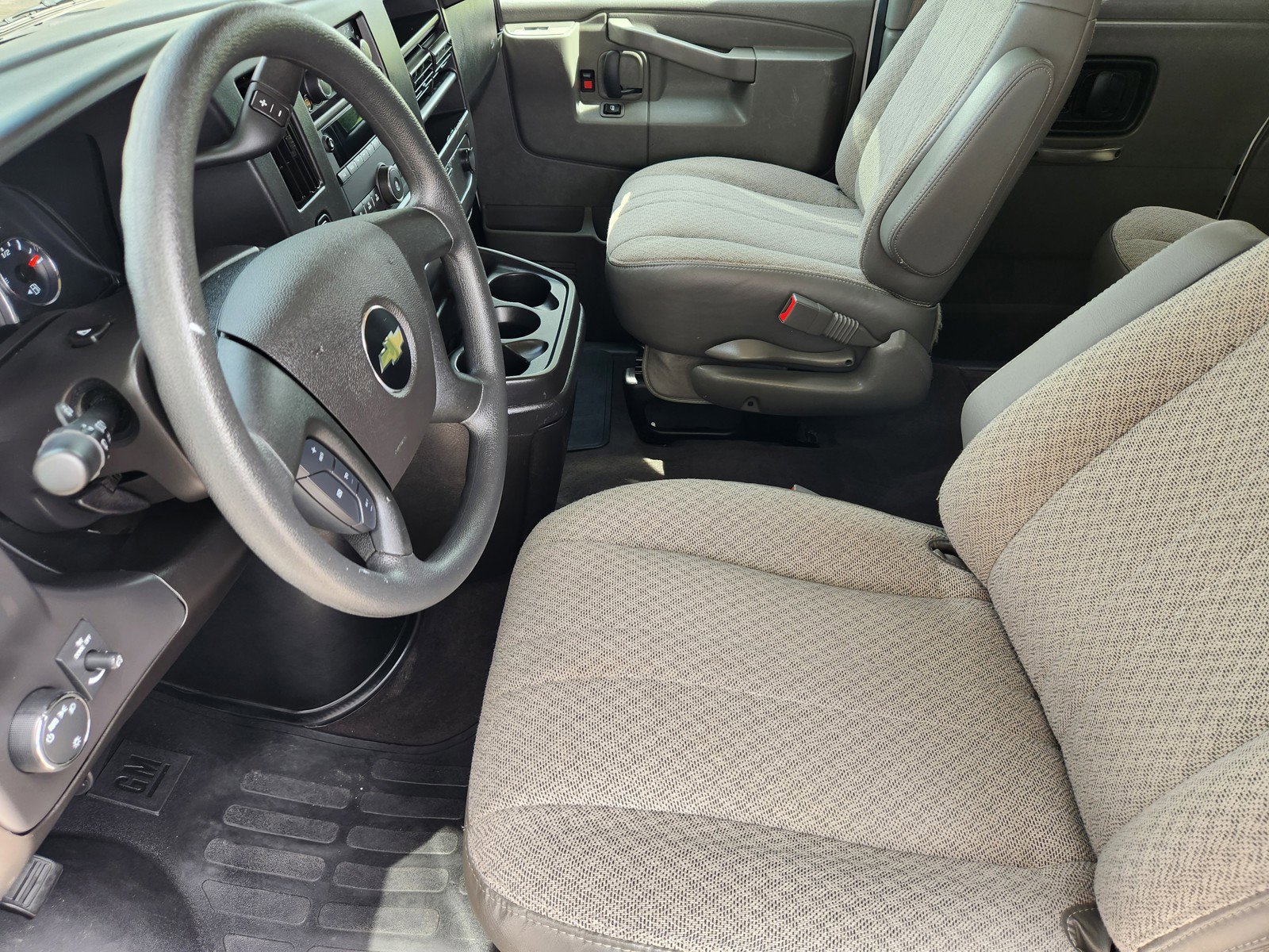 Used 2024 Chevrolet Express 3500 LT w/ LT Preferred Equipment Group RWD image 10