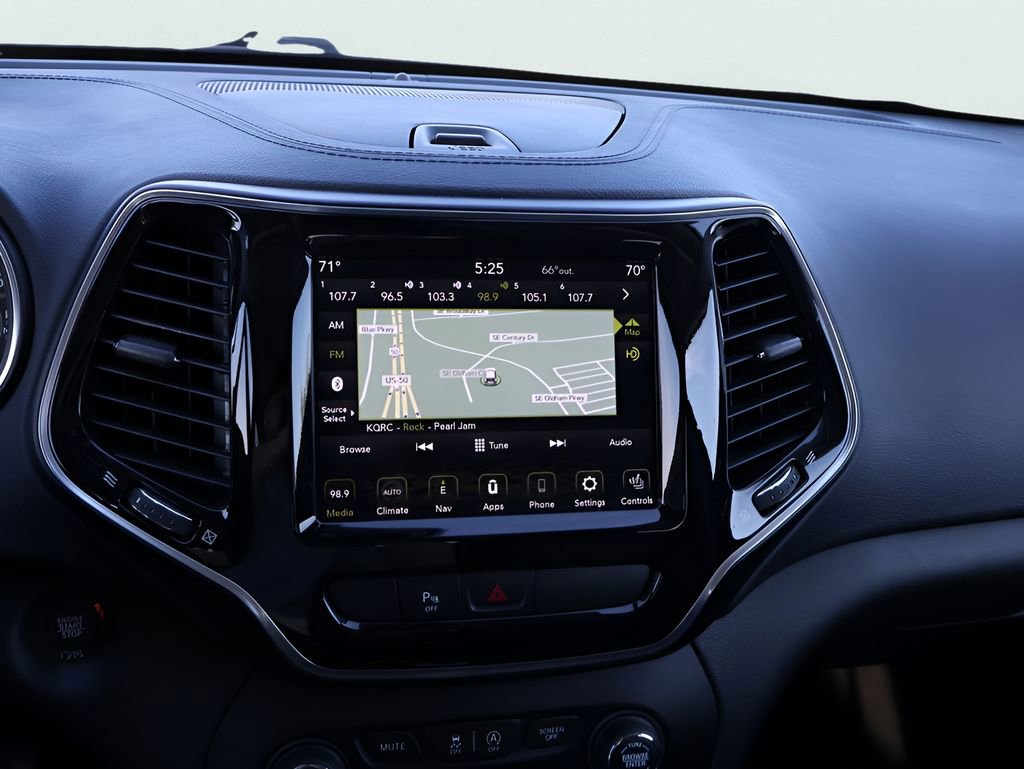 Used 2020 Jeep Cherokee Limited image 22