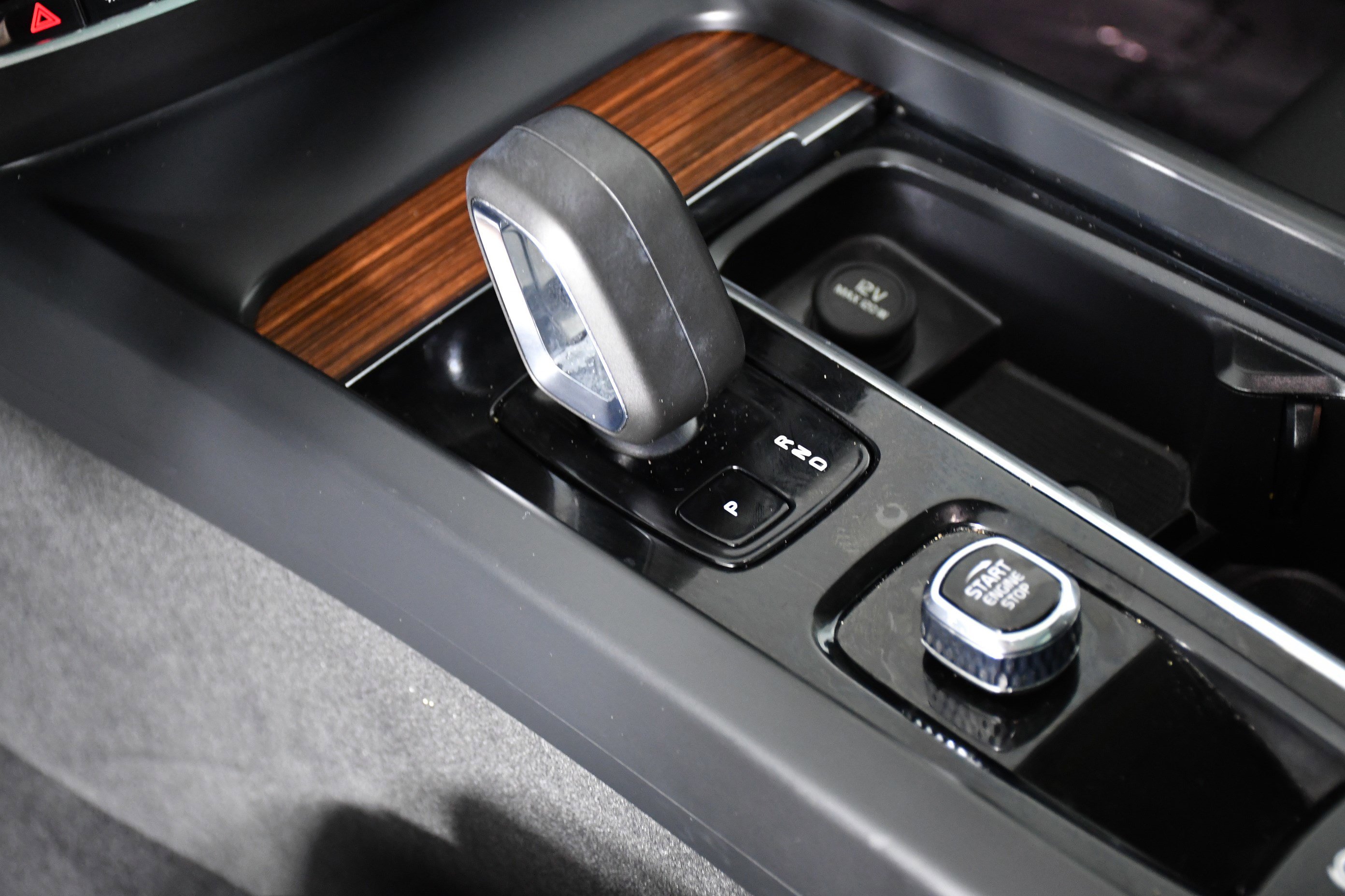 Used 2024 Volvo XC60 B5 Plus image 16