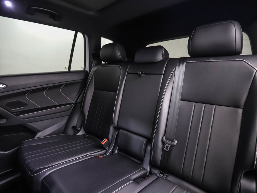 Used 2024 Volkswagen Tiguan SE R-Line image 22