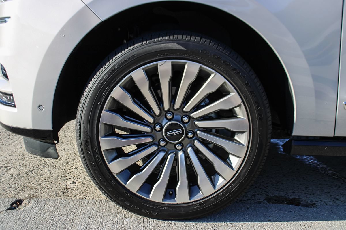 Used 2020 Lincoln Navigator L Reserve w/ Equipment Group 208A Reserve AWD/4WD image 43