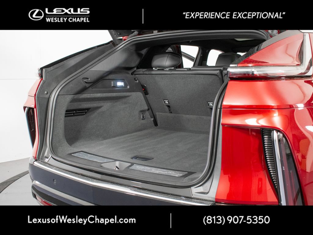 Used 2025 Cadillac Lyriq Luxury image 16