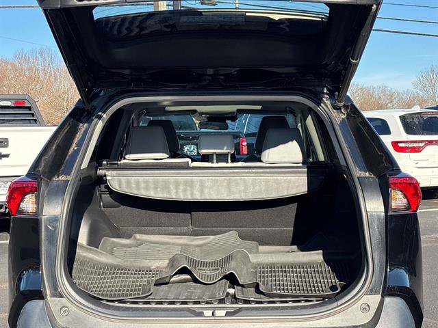 Used 2020 Toyota RAV4 XLE Premium image 10