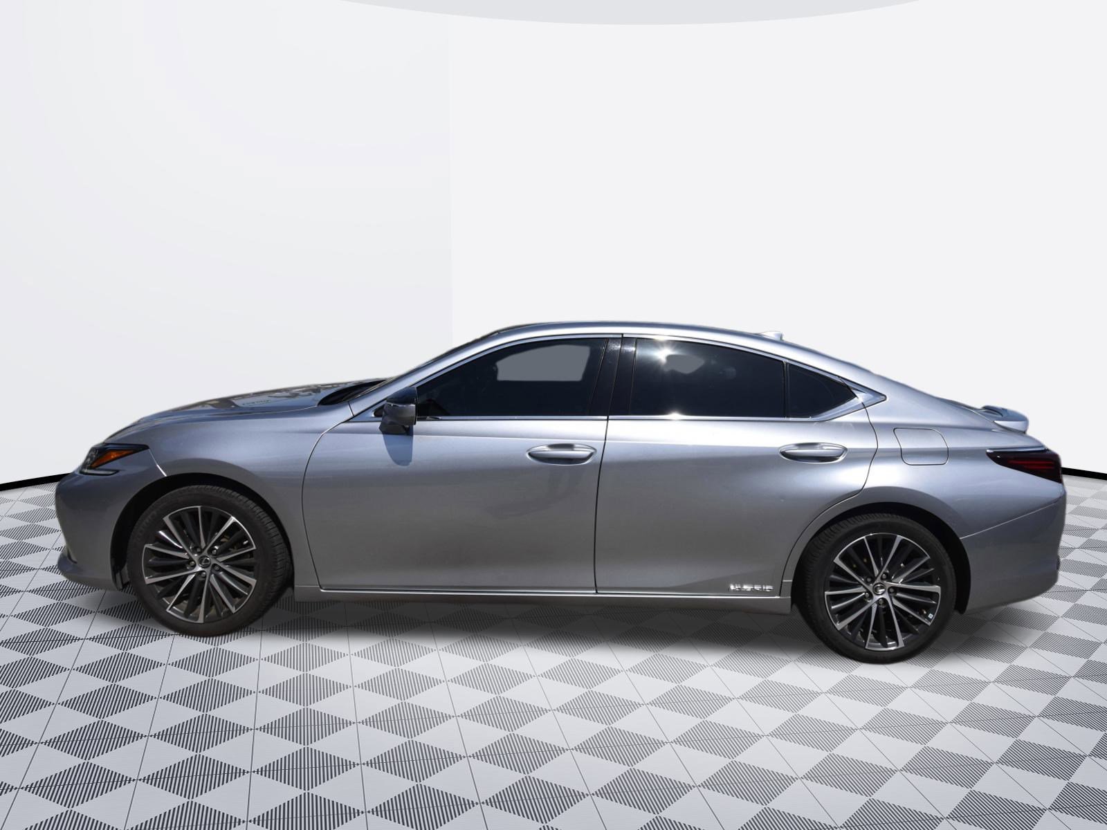 Used 2022 Lexus ES 300h w/ Premium Package image 4