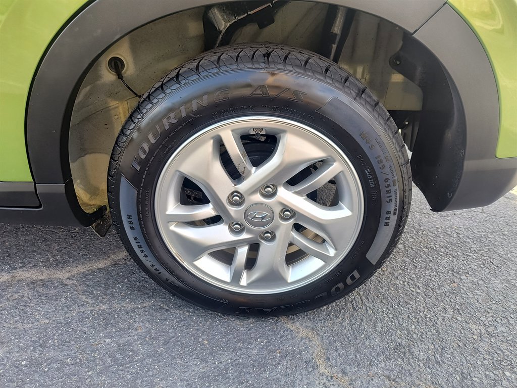 Used 2022 Hyundai Venue SE image 10