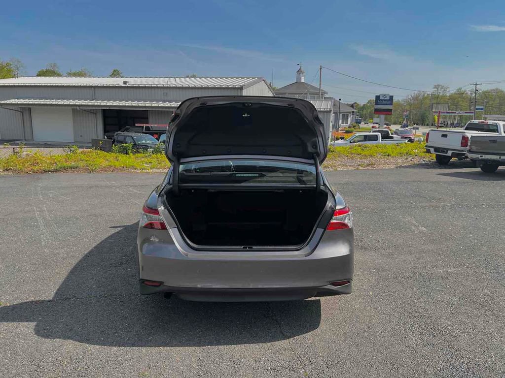 Used 2020 Toyota Camry XLE w/ Sunroof Package image 31