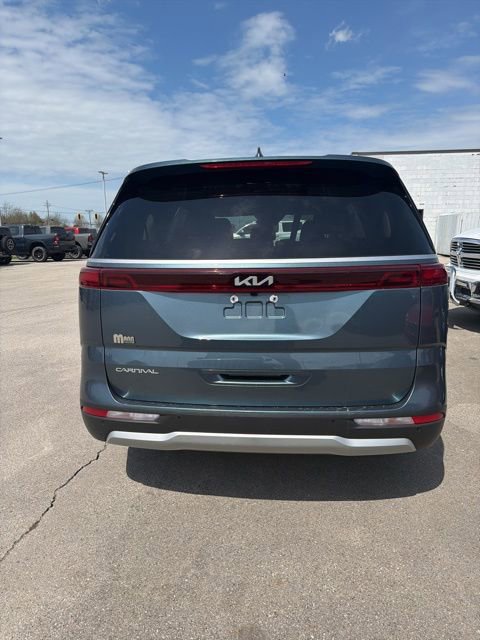 Used 2023 Kia Carnival EX image 6