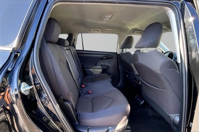 Used 2023 Toyota Highlander LE image 24