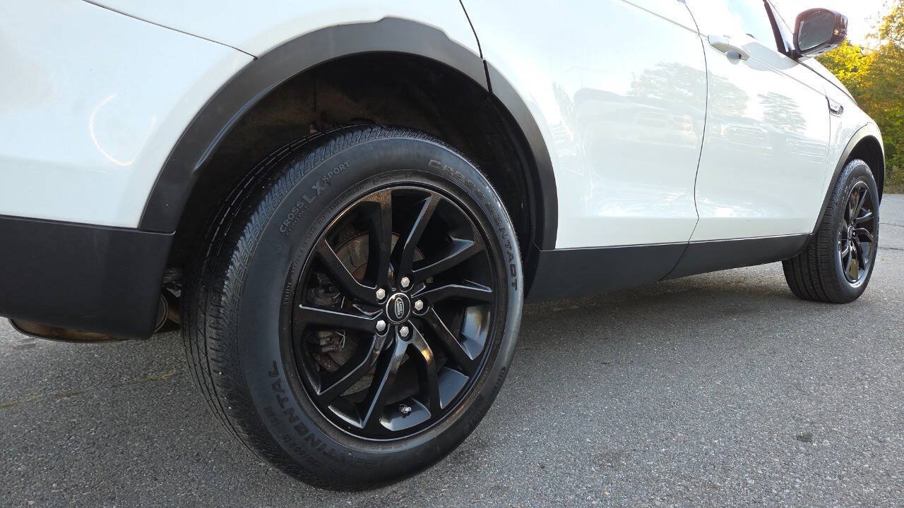 Used 2017 Land Rover Discovery Sport SE AWD/4WD image 18