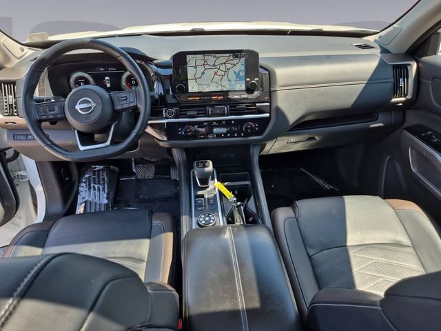 Used 2024 Nissan Pathfinder Platinum AWD/4WD image 12