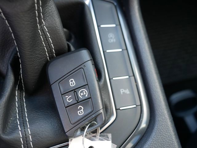 Certified 2023 Volkswagen Tiguan SE R-Line image 34