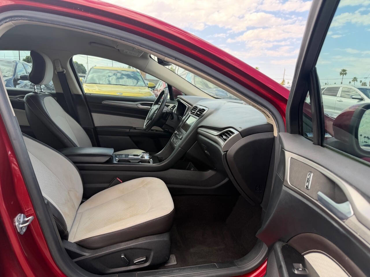 Used 2019 Ford Fusion SE w/ Equipment Group 151A image 24