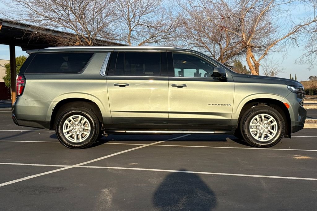 Used 2024 Chevrolet Suburban LT AWD/4WD image 10