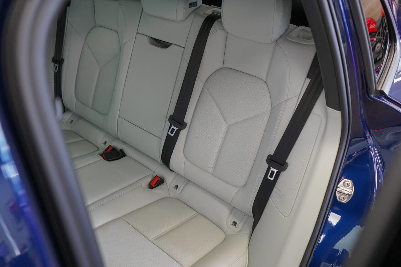 Used 2024 Porsche Macan image 63