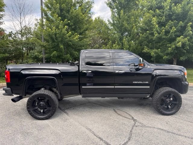 Used 2015 GMC Sierra 2500 Denali w/ Duramax Plus Package AWD/4WD image 2