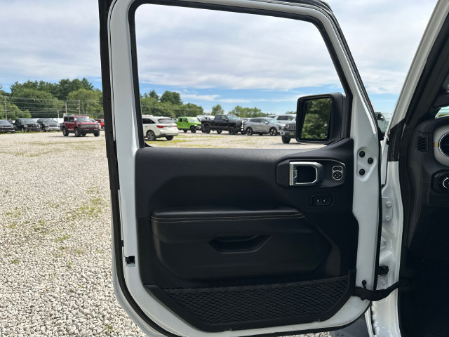 Used 2026 Jeep Wrangler Unlimited Sahara AWD/4WD image 22