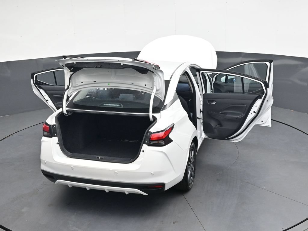 Used 2025 Nissan Versa SV FWD image 40