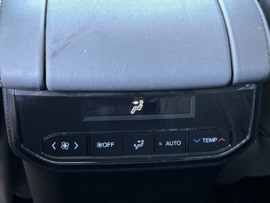 Used 2021 Toyota Highlander Limited FWD image 18