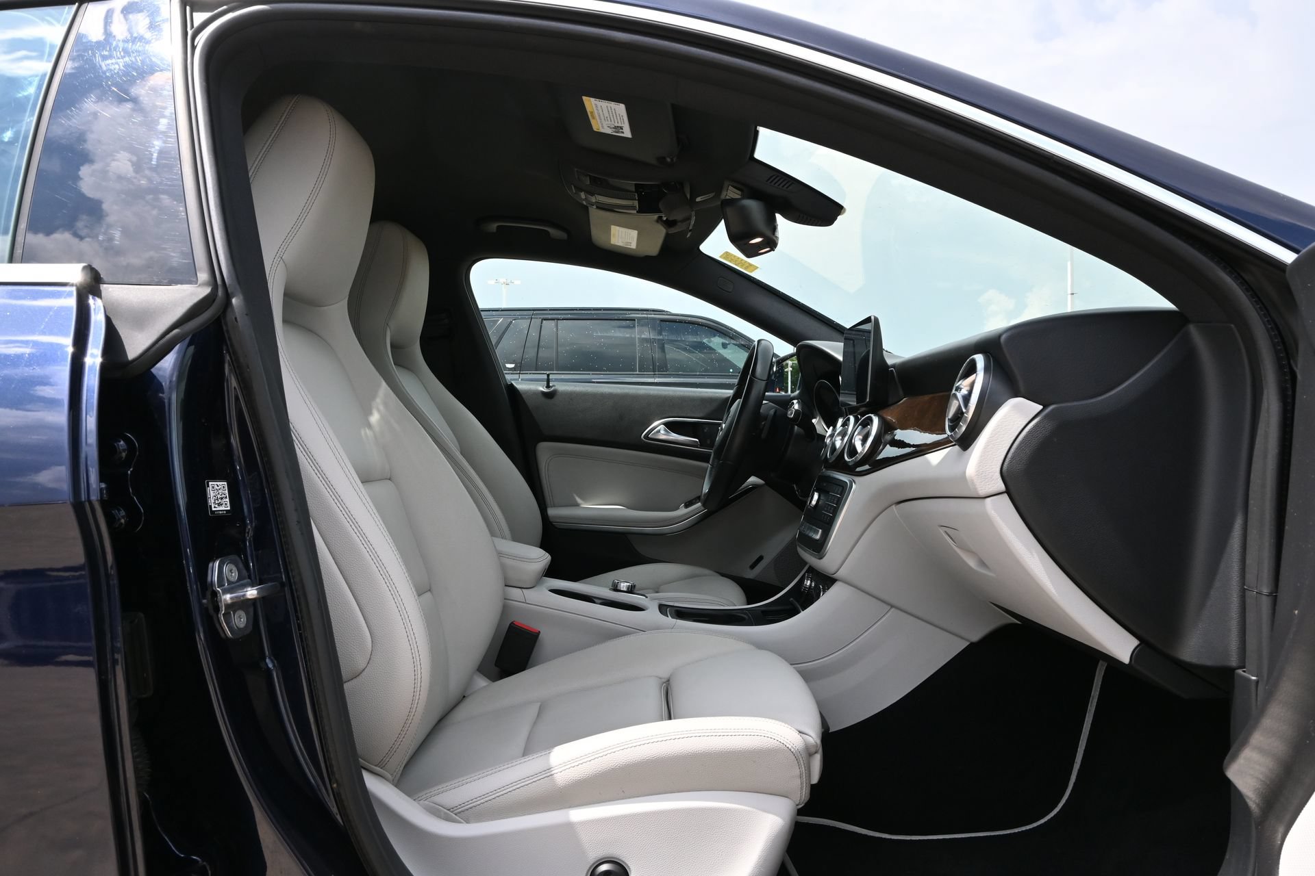 Used 2018 Mercedes-Benz CLA 250 4MATIC image 24
