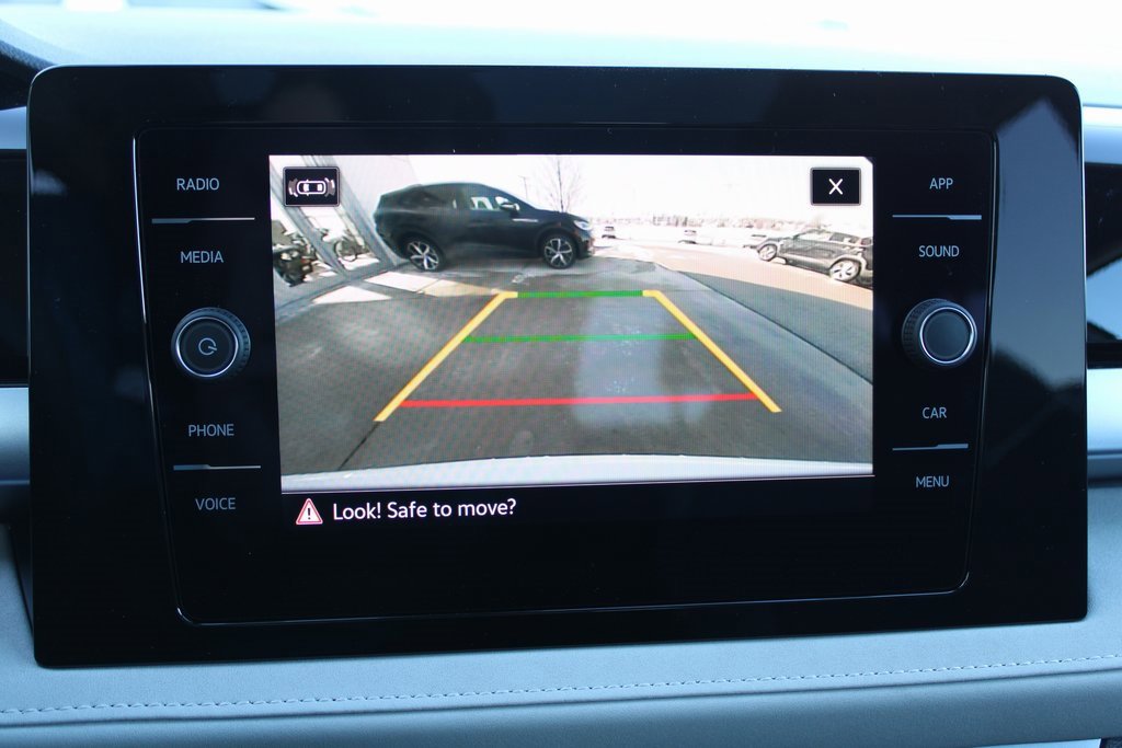 Certified 2025 Volkswagen Taos SE image 13