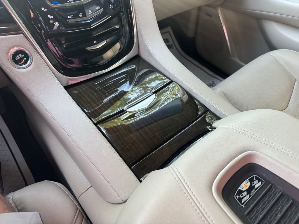 Used 2018 Cadillac Escalade Luxury AWD/4WD image 28