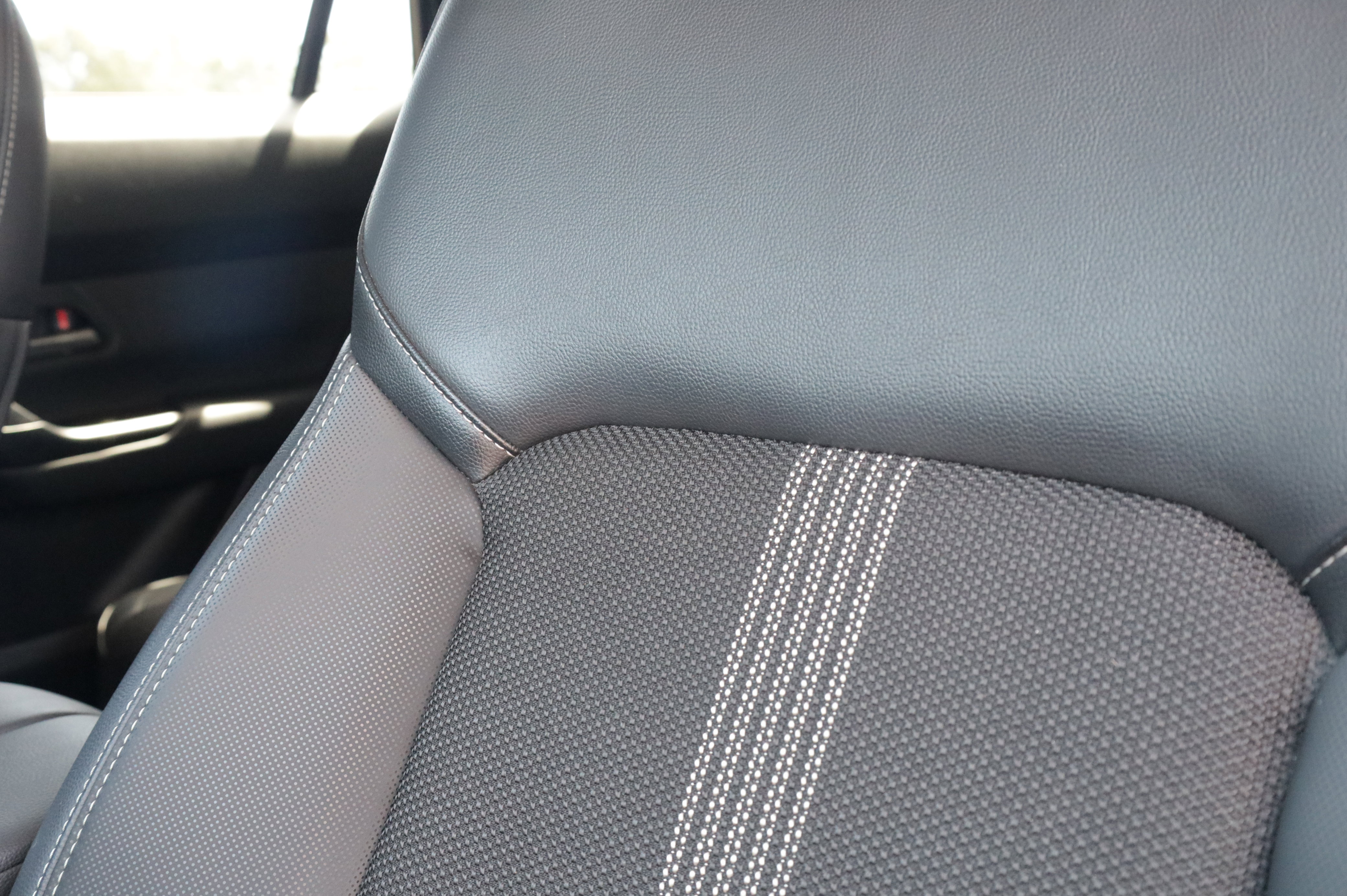 Used 2025 MAZDA CX-50 AWD 2.5 S w/ Preferred Package image 21