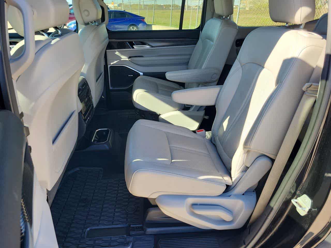Used 2024 Jeep Wagoneer Series III AWD/4WD image 21