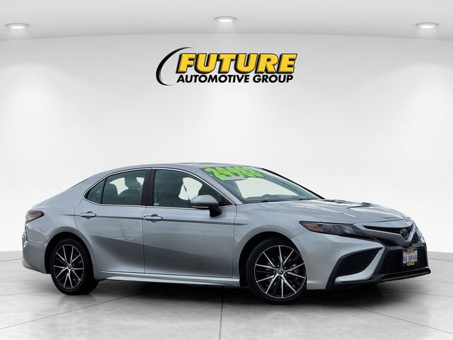 Used 2023 Toyota Camry SE image 1