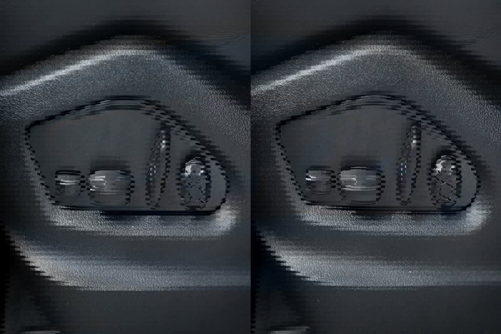 Certified 2025 Porsche Cayenne S image 17