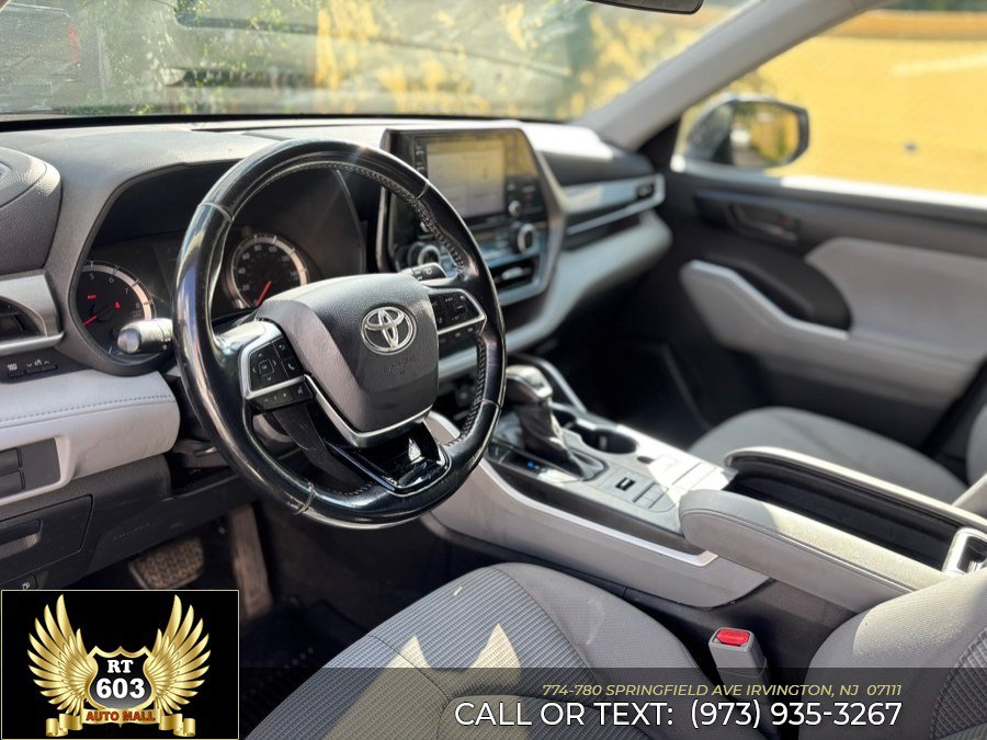 Used 2021 Toyota Highlander LE AWD/4WD image 18