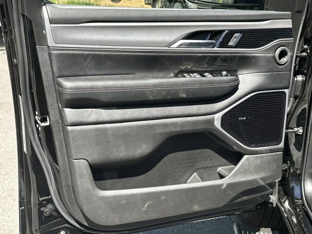 New 2026 Jeep Grand Wagoneer L Limited AWD/4WD image 11