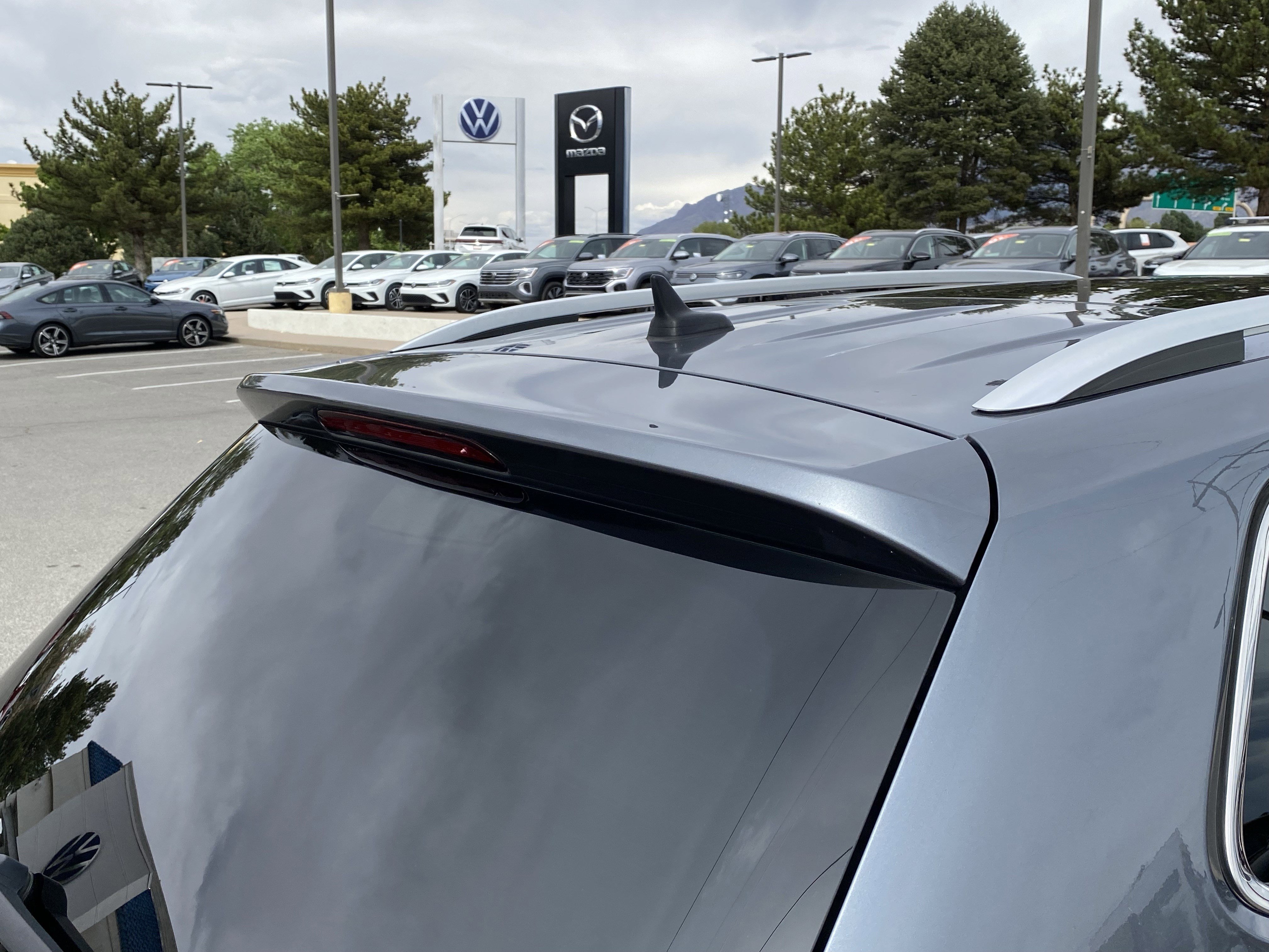 Used 2022 Volkswagen Tiguan SE w/ Panoramic Sunroof Package image 17