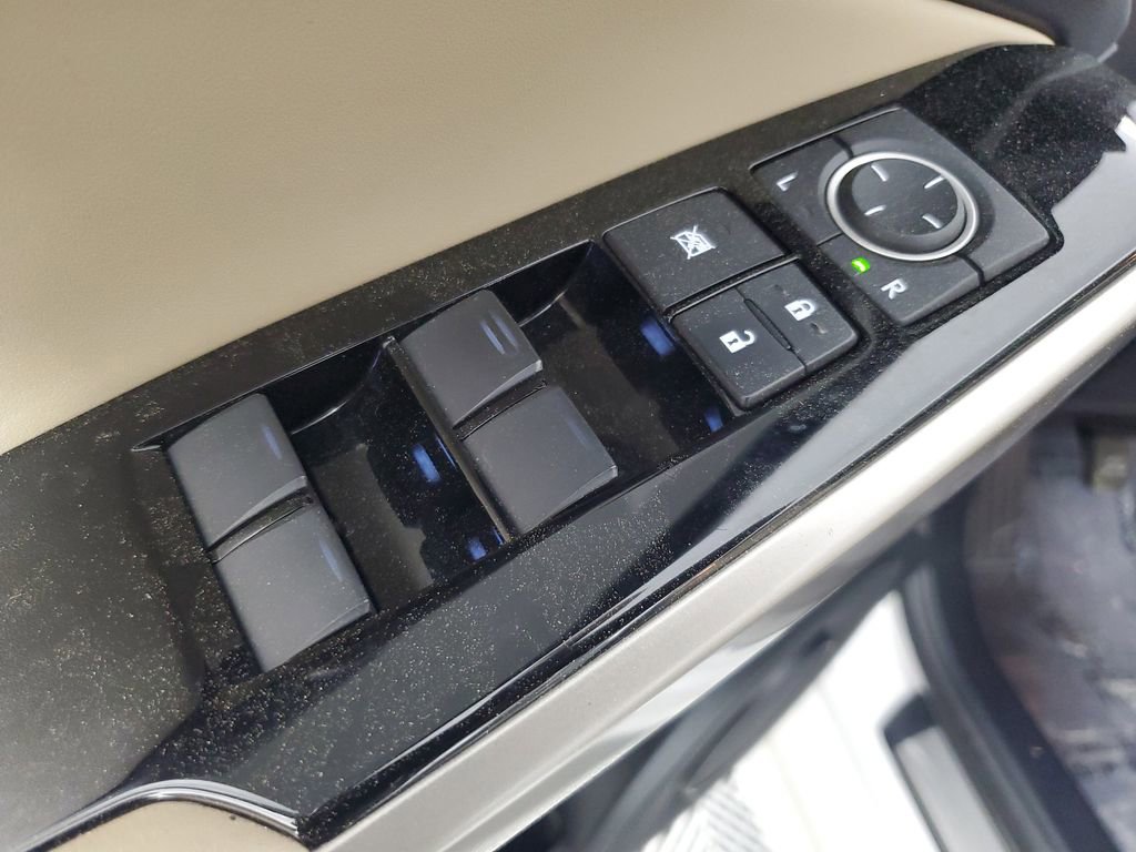 Used 2018 Lexus IS 300 w/ Accessory Package 2 RWD image 18