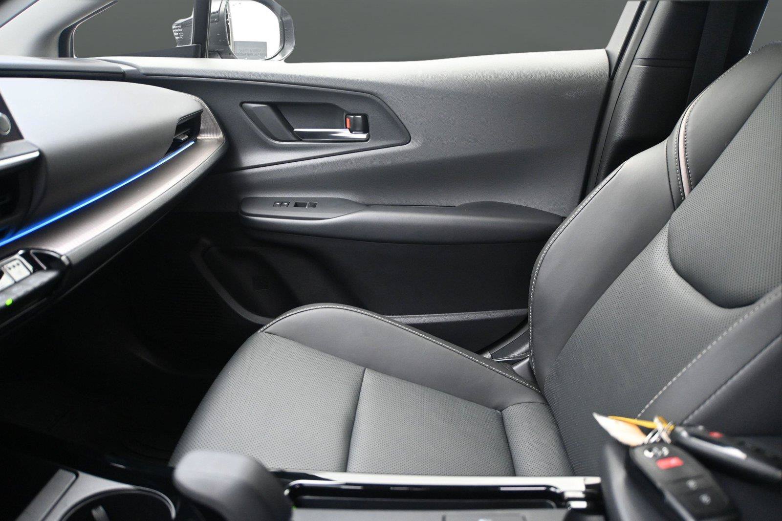 Used 2024 Toyota Prius XLE AWD/4WD image 6
