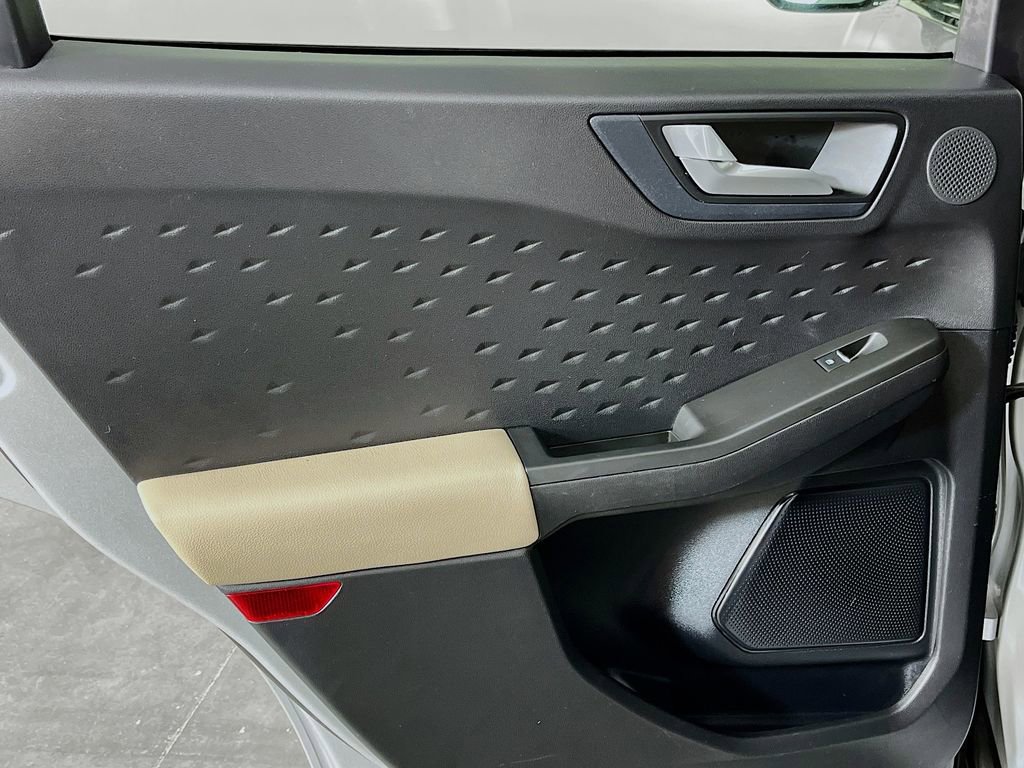 Used 2020 Ford Escape Titanium image 29