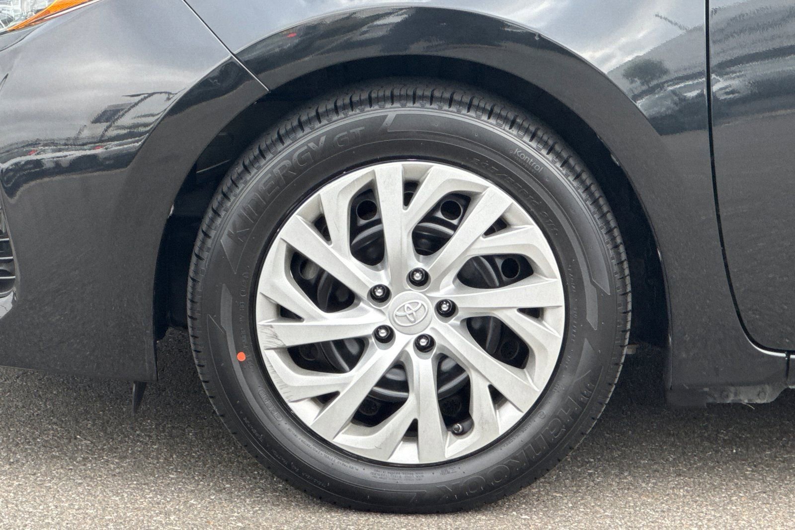 Used 2019 Toyota Corolla LE image 27