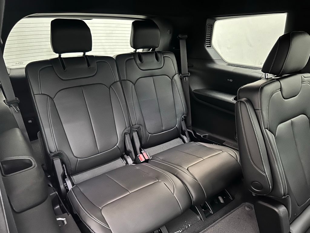 New 2026 Jeep Grand Cherokee L Limited w/ Limited Altitude Package AWD/4WD image 16