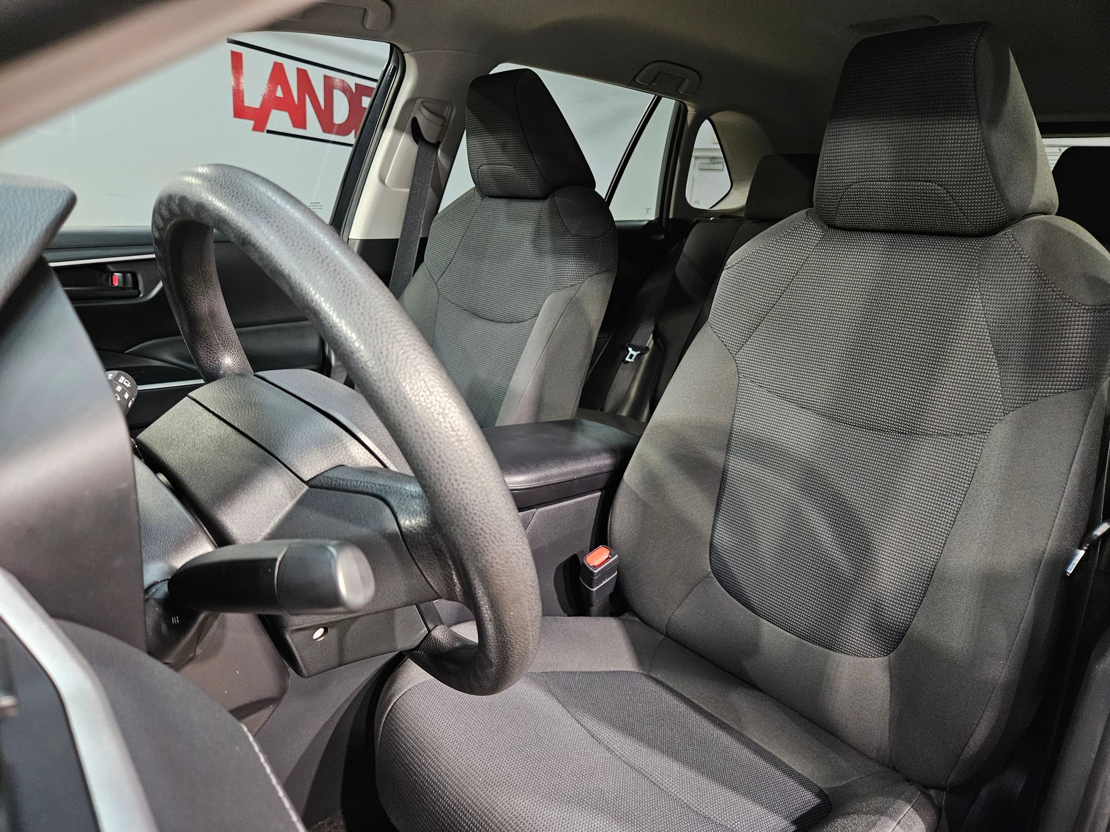 Used 2022 Toyota RAV4 LE AWD/4WD image 23