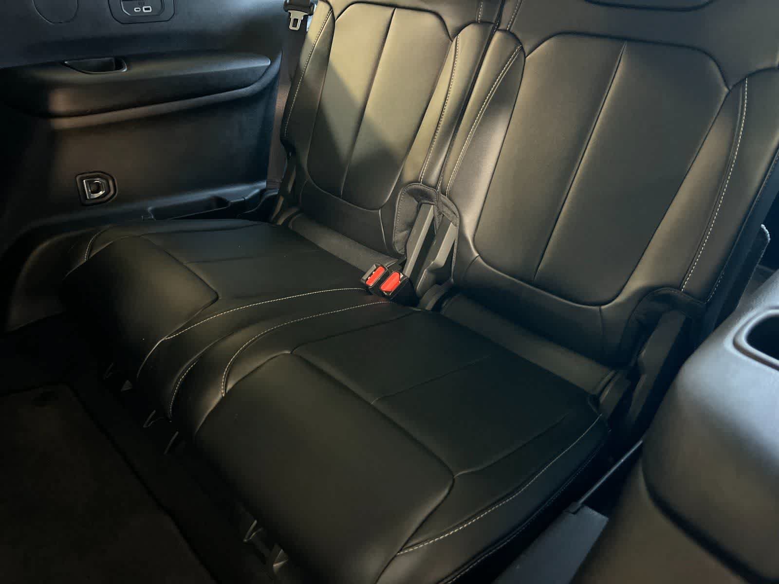 Used 2022 Jeep Grand Cherokee L Limited AWD/4WD image 16