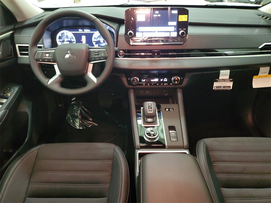 New 2025 Mitsubishi Outlander SE image 16