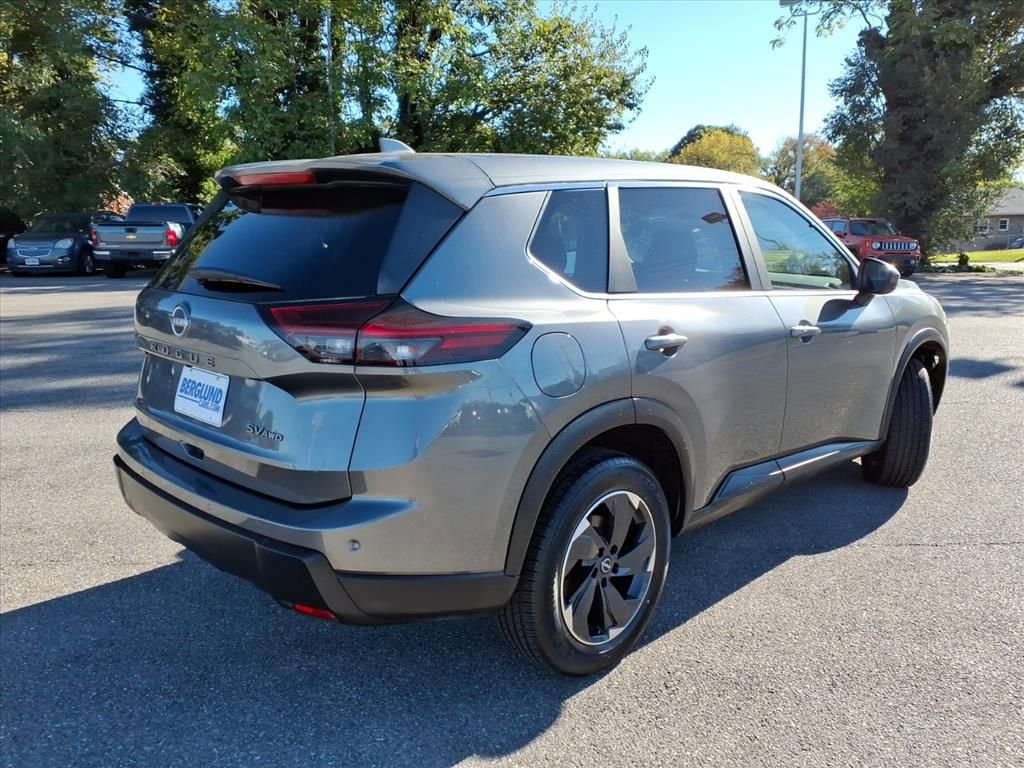 Used 2024 Nissan Rogue SV image 4