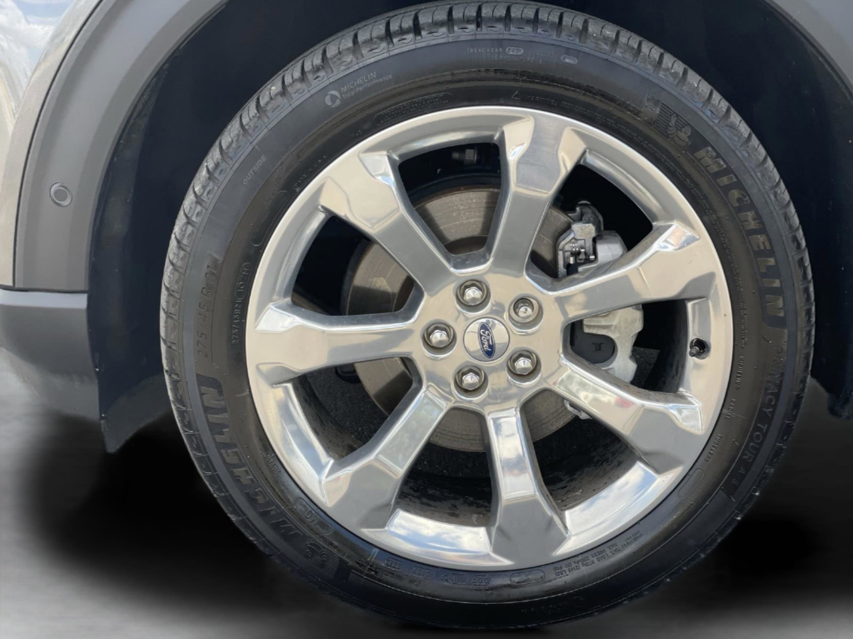 Used 2020 Ford Explorer Platinum w/ Premium Technology Package image 34