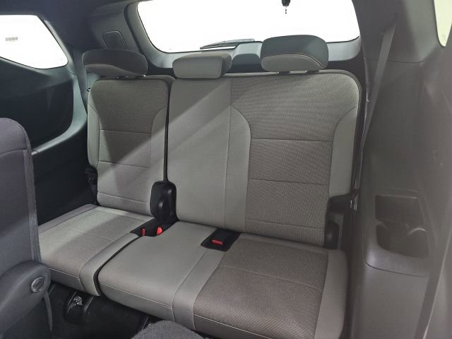 Used 2025 Chevrolet Traverse LT FWD image 6