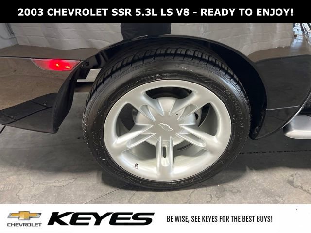 Used 2003 Chevrolet SSR w/ Preferred Equipment Group image 27