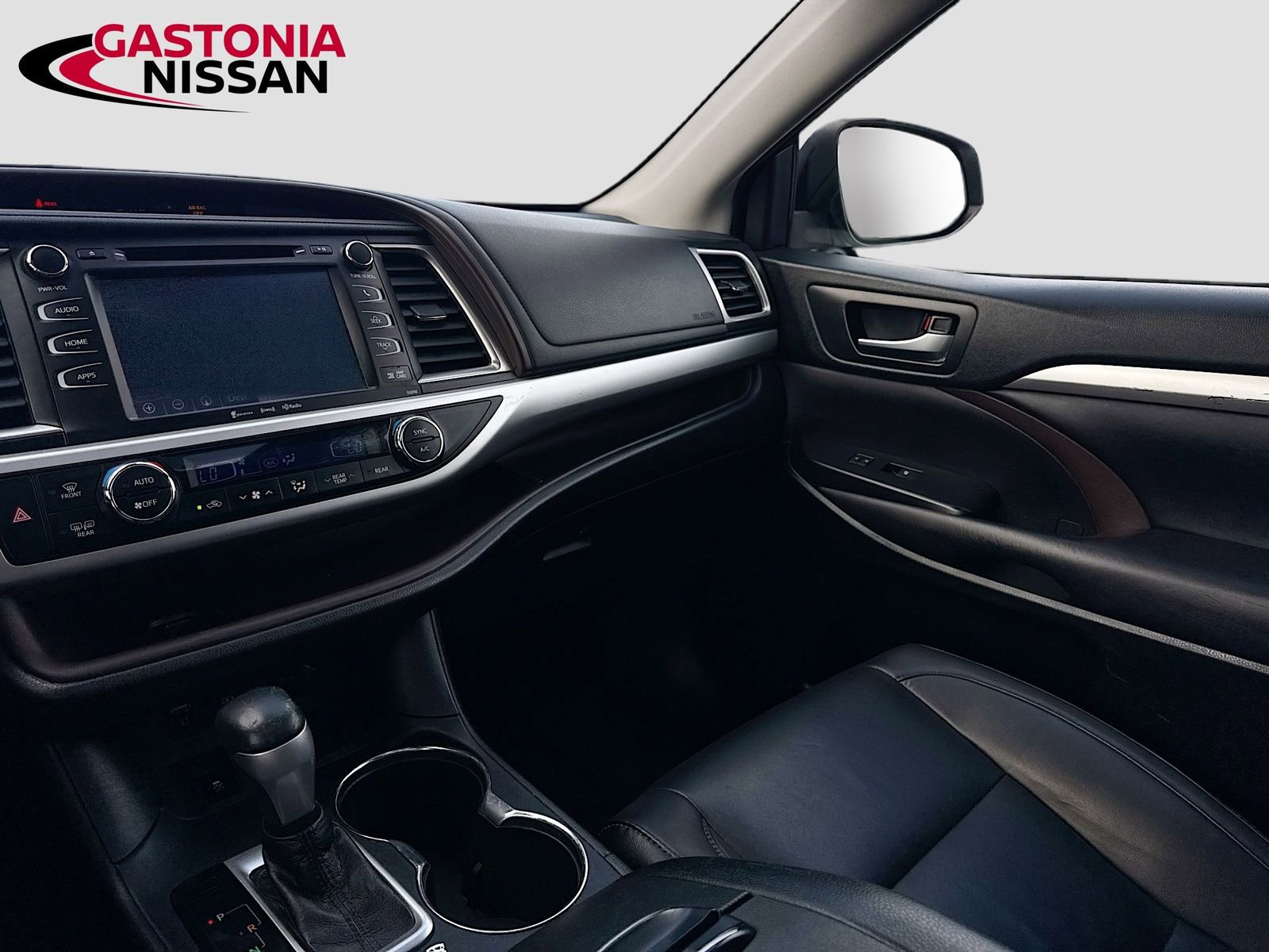 Used 2019 Toyota Highlander XLE FWD image 32