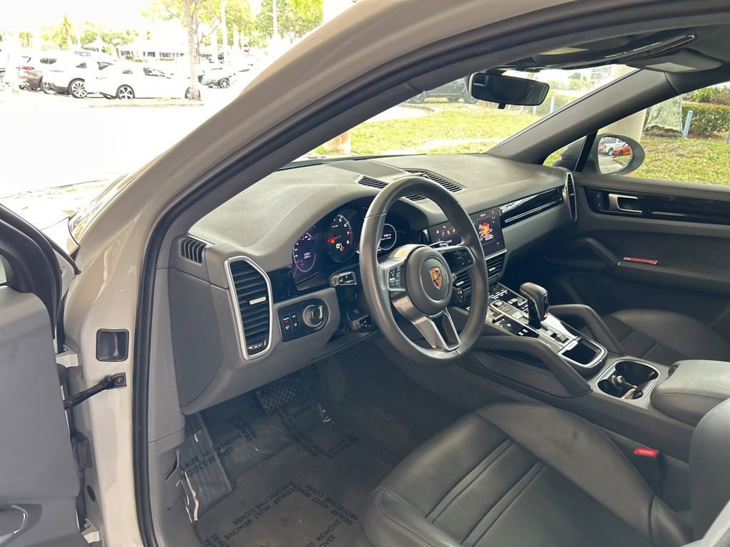 Used 2022 Porsche Cayenne Coupe image 6